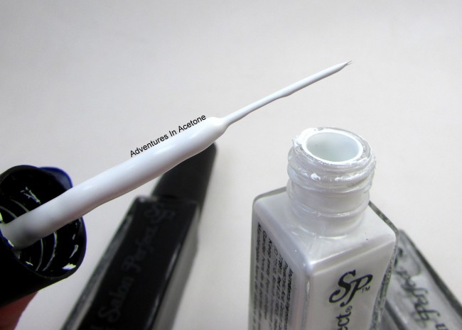 Salon Perfect White Out Striper Brush