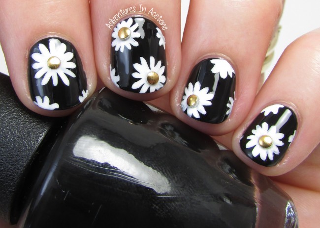 Black, white, and gold floral nail art 1